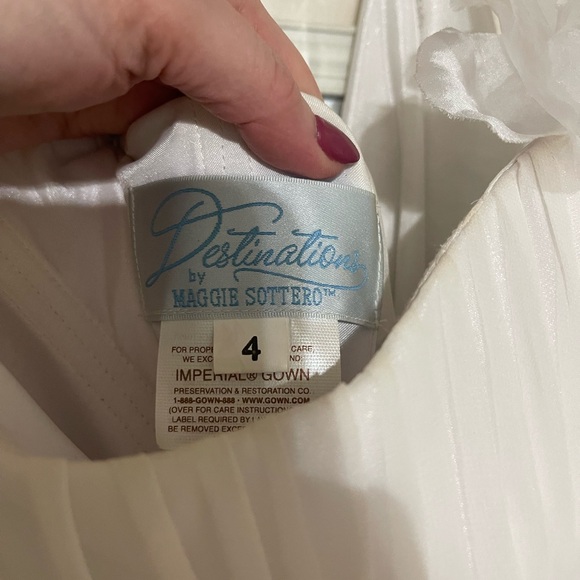 Elegant White One-Shoulder Gown - Picture 7 of 8